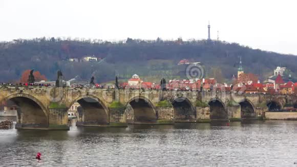 漫步在布拉格的StareMesto区视频的预览图