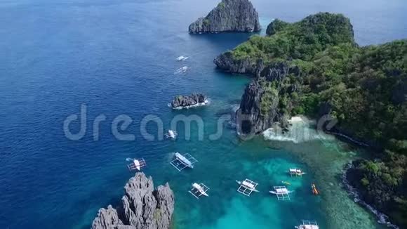 巴拉望小泻湖观光广场在菲律宾ElNido游览A美丽的景观大泻湖和大海的背景视频的预览图