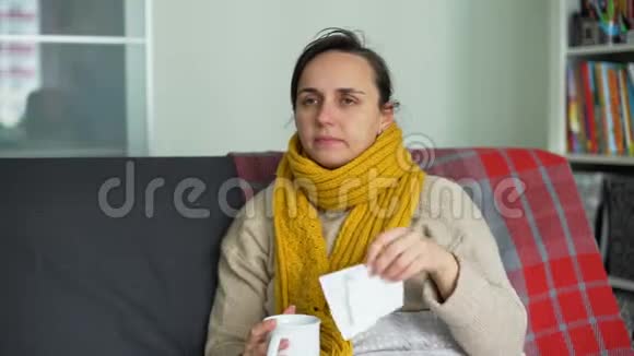 感冒的女人视频的预览图