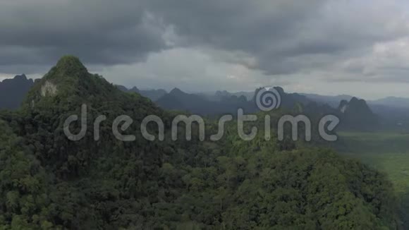 泰国亚洲山脉和丛林森林4K无人机射击视频的预览图