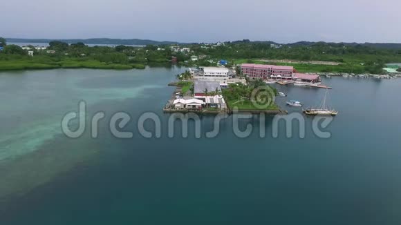 帕劳科罗岛海景帕劳水族馆和标志性码头酒店2视频的预览图