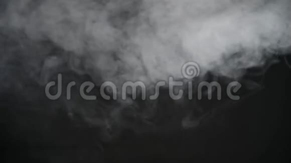 烟云对黑背景烟云雾的影响视频的预览图