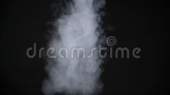 烟雾影响向下黑色背景视频的预览图
