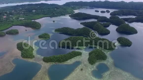 帕劳和科罗岛地区背景是许多小岛珊瑚礁和泻湖X视频的预览图