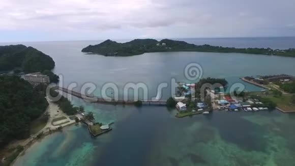 帕劳科罗岛的景观和海景梅永岛背景长岛公园视频的预览图