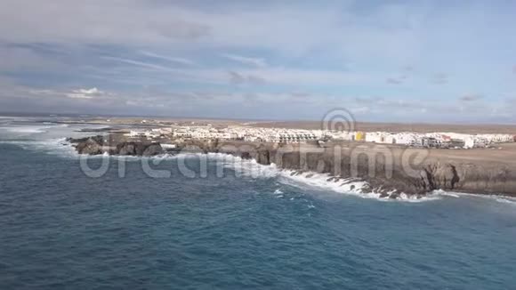 弗特文图拉埃尔科蒂略湾的鸟瞰图加那利群岛视频的预览图