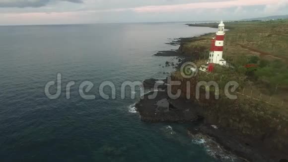 毛里求斯岛和岩石海岸线的背景灯塔PhDAlbionIV视频的预览图