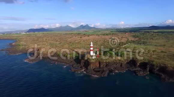 毛里求斯岛和岩石海岸线的背景灯塔PhDAlbionII视频的预览图