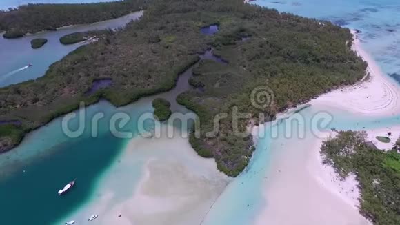 毛里求斯私人拥有岛屿海滩背景海岸线视频的预览图