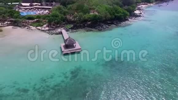 毛里求斯岛和印度洋的Albion海滩背景海岸线视频的预览图