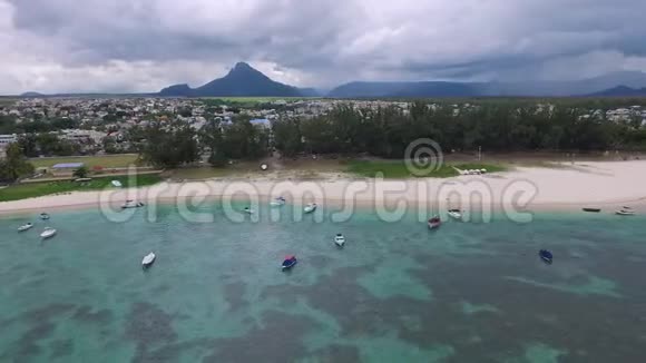 在毛里求斯岛的Flac海滩印度洋海岸IIII视频的预览图