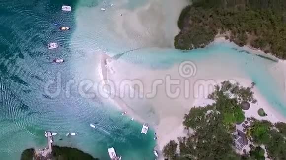 毛里求斯岛和私人拥有的岛屿海滩和海岸线视频的预览图