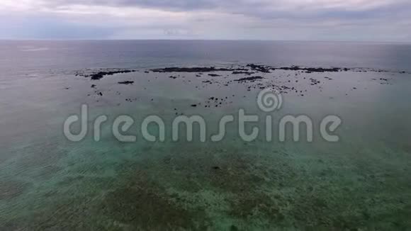毛里求斯岛和印度洋背景低潮视频的预览图
