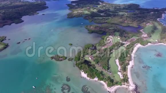 毛里求斯私人拥有岛屿海滩高尔夫球场和沙滩背景视频的预览图