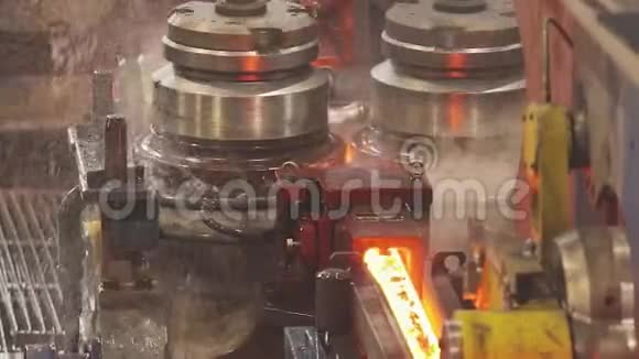 钢无缝管生产工艺管生产红热管在厂管道磨机视频的预览图