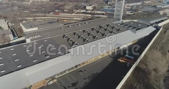 现代仓库从上面工业外部现代工业建筑视频的预览图