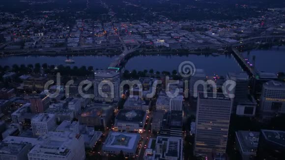 俄勒冈州波特兰2017年6月夜间黄昏4K激励2方案视频的预览图