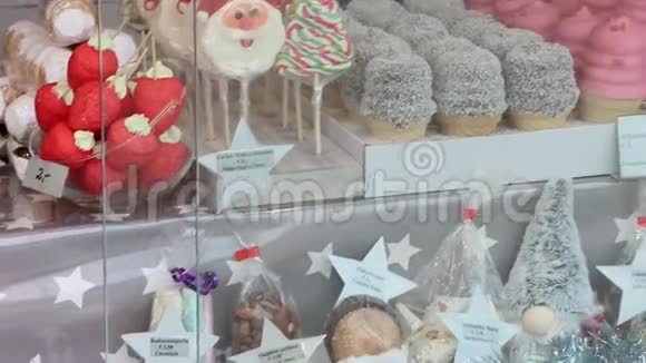 圣诞糖果冰棒和圣诞节市场上的蛋糕美味的食品视频的预览图