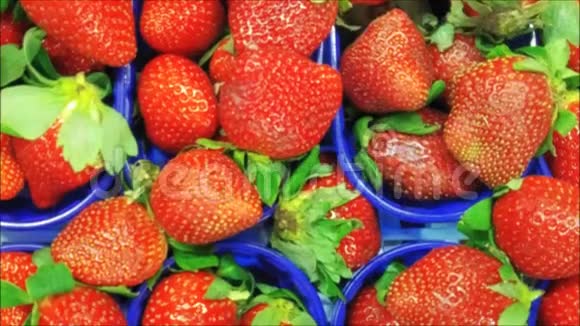 草莓的质地视频的预览图