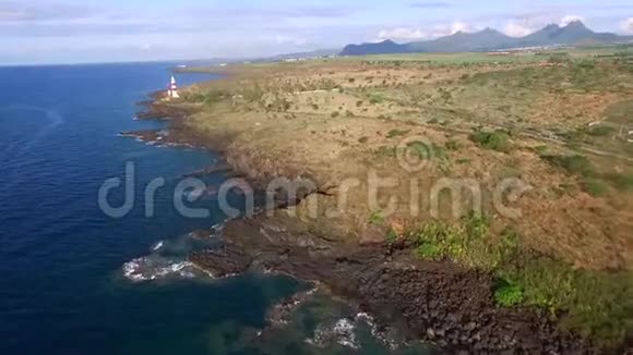 毛里求斯岛和岩石海岸线的背景背景灯塔视频的预览图