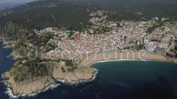 西班牙4K无人驾驶飞机夏季地中海托萨市视频的预览图