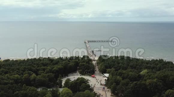 帕兰加立陶宛2019年7月空中全景最受欢迎的街道和桥梁的帕兰加海景视频的预览图
