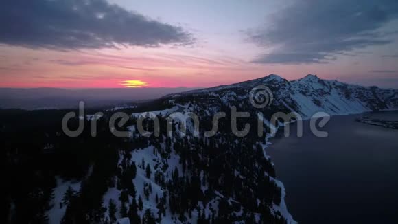 俄勒冈州火山口湖雪2019年5月日落15毫米宽角4K灵感2视频的预览图