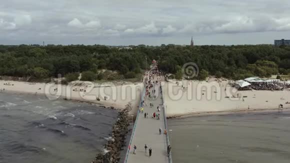 帕兰加立陶宛2019年7月空中无人机观览法兰加著名码头和波罗的海海岸全景视频的预览图