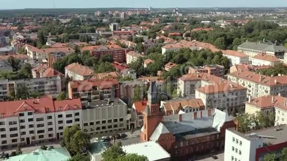 克莱佩达立陶宛2019年7月主要邮局大楼和克莱佩达城市景观的空中全景视频的预览图