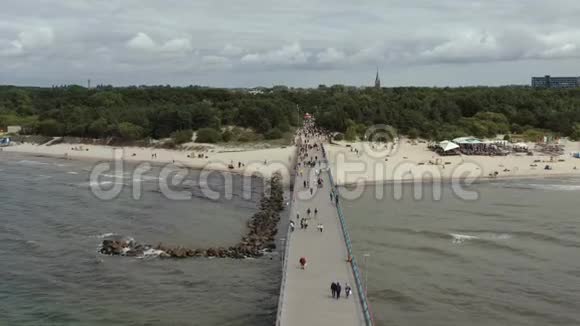 帕兰加立陶宛2019年7月空中无人机观览法兰加著名码头和波罗的海海岸全景视频的预览图
