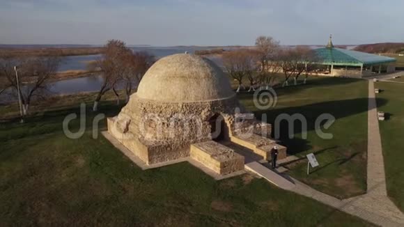 很少有清真寺可以鸟瞰伏尔加保加利亚历史和建筑综合体视频的预览图