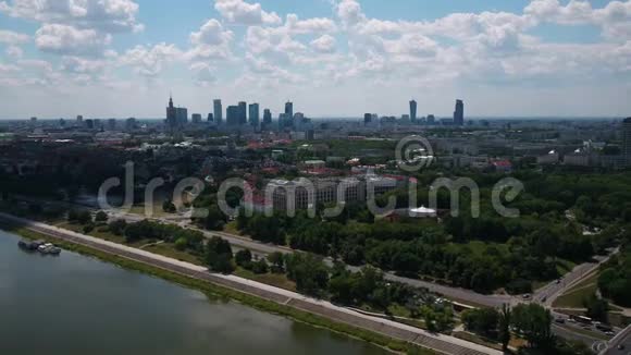 波兰2018年6月华沙晴天30毫米4K激励2探针视频的预览图