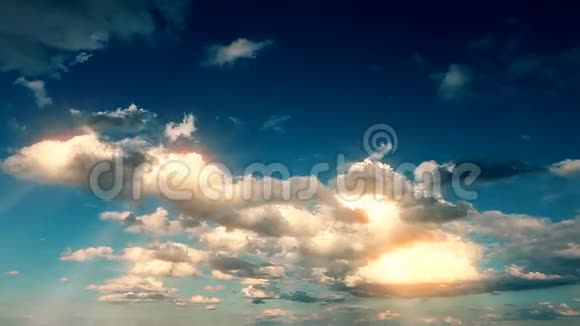 天空和云彩日落时间流逝视频的预览图