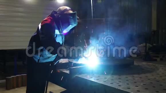 生产车间金属结构焊接视频的预览图
