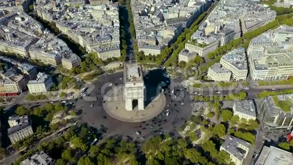 巴黎法国五月2019年空中无人机观凯旋门在历史市中心视频的预览图
