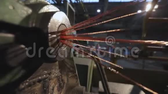 现代工厂铜缆生产电缆的工厂混合铜线铜电缆的特写视频的预览图