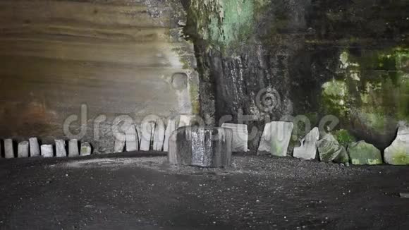 地狱谷传说中的英雄居住的洞穴和历史视频的预览图