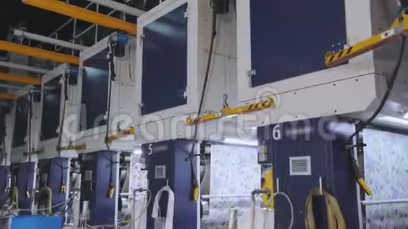 用于壁纸生产的现代输送机现代壁纸生产工厂视频的预览图