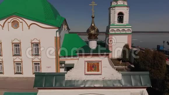 圣三一东正教修道院城市景观老城区伏尔加河查布卡里查瓦夏视频的预览图