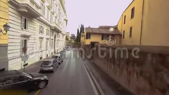 一次穿越罗马街头的旅行从车窗可以看到意大利街头视频的预览图