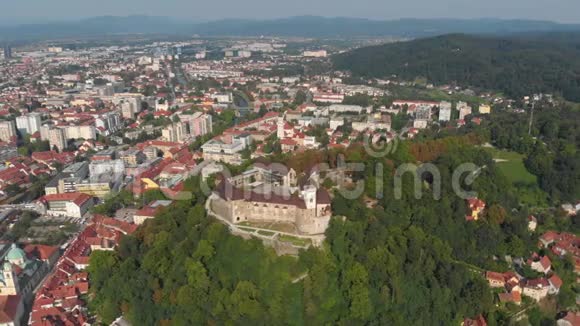 斯洛文尼亚卢布尔雅那2018年6月晴天马维奇航空视频的预览图