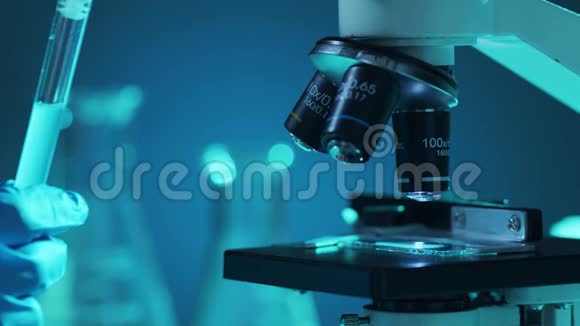 科学实验室特写大流行疾病医疗保健疫苗研究和冠状病毒covid19试验视频的预览图