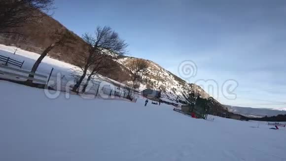 在法国比利牛斯岛滑雪视频的预览图