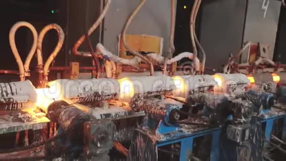 输送线上的铁水工厂里的铁水视频的预览图
