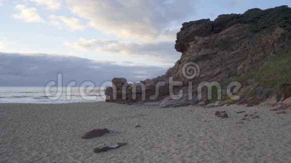 葡萄牙科斯塔维肯蒂纳日落时普拉亚杜阿马多海滩视频的预览图