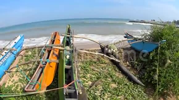 斯里兰卡海浪瓦兰和船视频的预览图