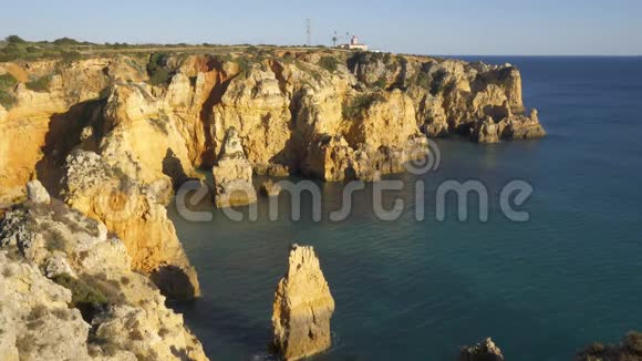 葡萄牙拉各斯大西洋的PontadaPiedade海悬崖视频的预览图