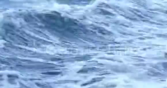 船波和水沫前船视频的预览图