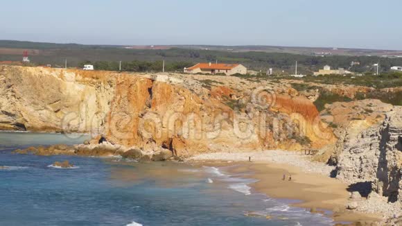 葡萄牙阿尔加维大西洋海岸萨格雷斯海滩悬崖视频的预览图