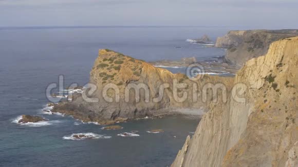 葡萄牙哥斯达黎加的普拉亚达阿里法纳海滩海崖视频的预览图